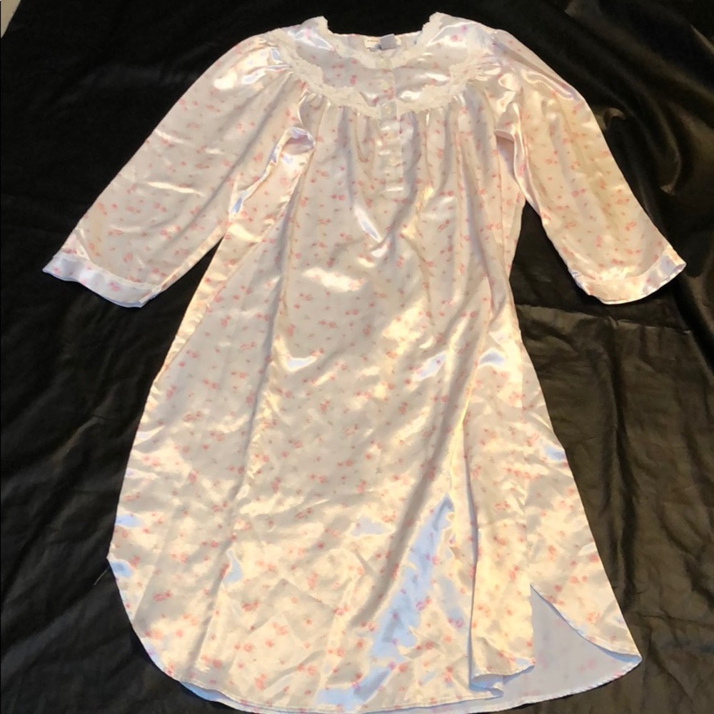 Miss Elaine classics long nightgown sz M